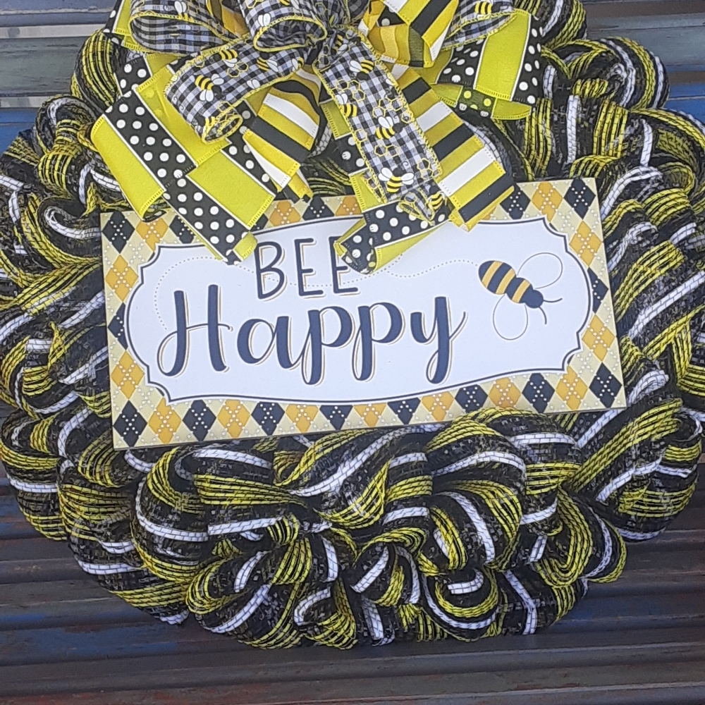 BE HAPPY BEE WREATH